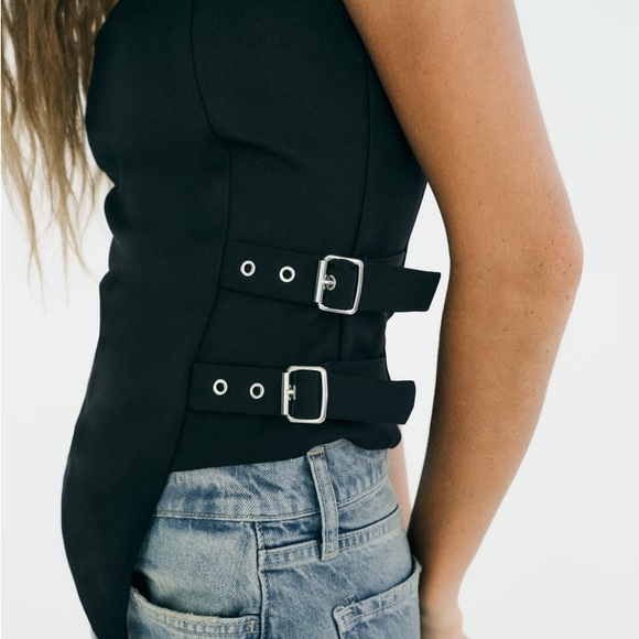 STRAPLESS BUCKLE TOP - Picture 2 of 4